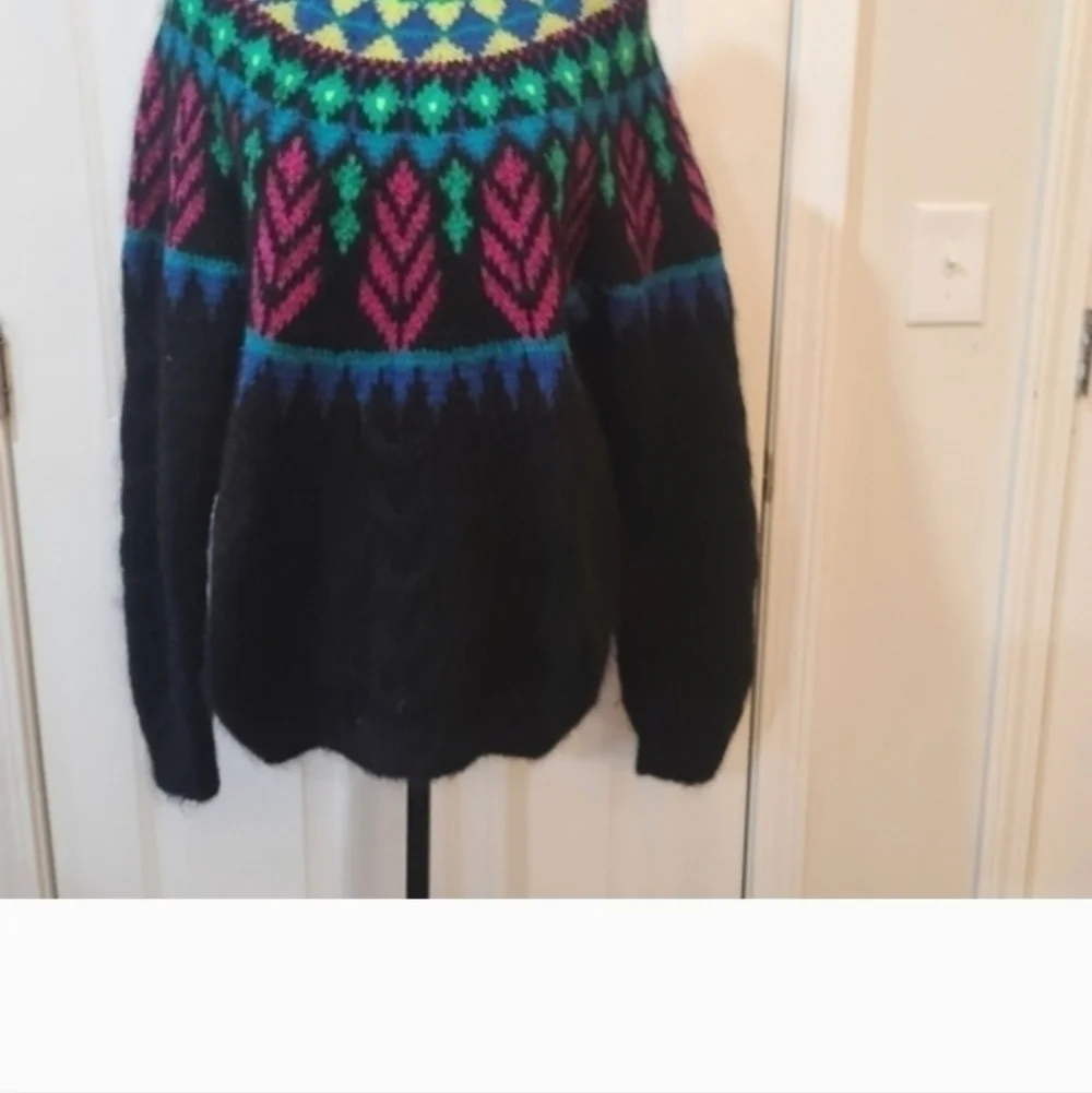 FORENZA Authentic Sports sweater size medium.